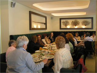 7 Nisan 2007 gn Yeditepe niversitesi Di Hekimlii Fakltesi altndaki PHOTO 7de brunch dzenledik. Bu ilk toplantmzda yelerimiz birbirlerini tanma ve kaynama frsat buldular. Gayet neeli geen bir toplant olmu ve yelerimiz ok memnun kalmlardr. 