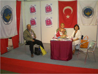 7  11 Ekim 2009 tarihleri arasnda Beylikdz TYAP Fuar ve Kongre Merkezinde alan CEBT iletiim fuarna TKD Genel Merkezi katlarak tantm stand am ubemizi temsilen Bakan Yasemin Dnmez ve Hande Turann annesi Gler Turan stant sorumlusu olarak grev almtr.